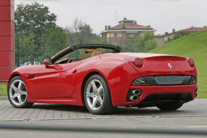 ferrari_california_1.jpg